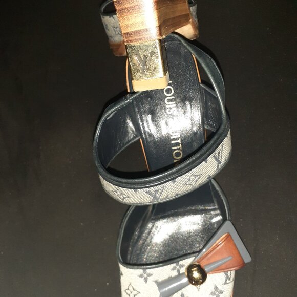LOUIS VUITTON SLAAAY SANDALS....38.5/8.5 - Picture 2 of 5